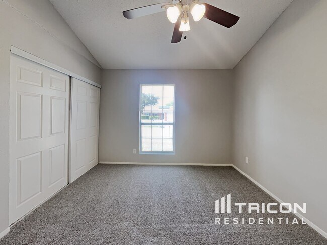 Building Photo - 3913 Big Leaf Ln