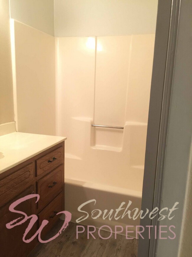 Building Photo - 3 bedroom 2 bath in an excellent neighborhood