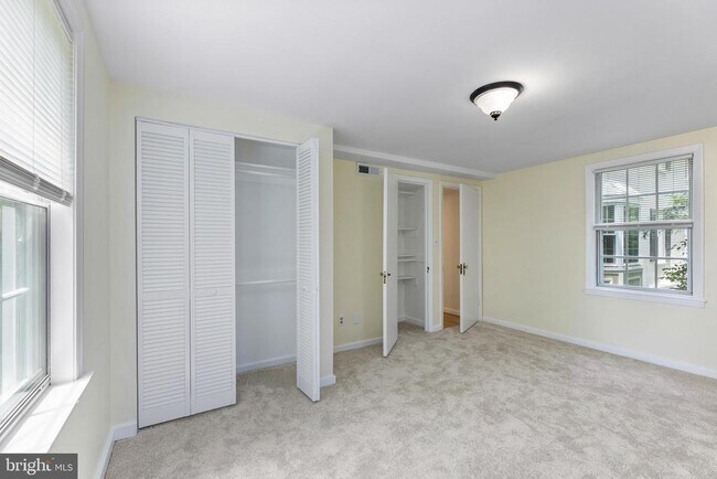 Building Photo - 820 S Arlington Mill Dr