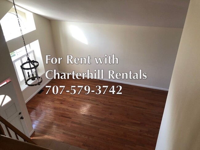 Building Photo - Beautiful Windsor home with new hardwood f...