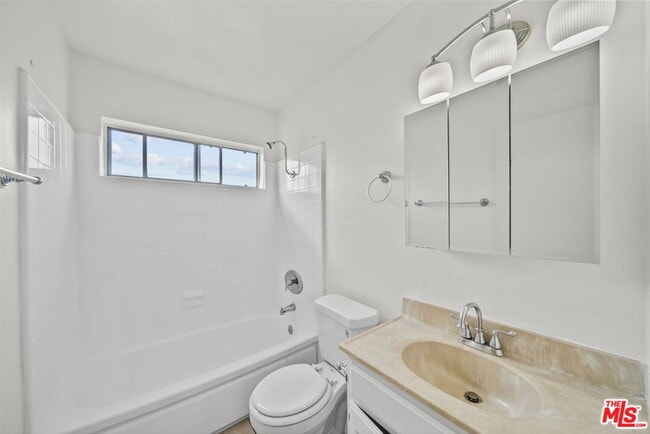 Building Photo - 8371 Northgate Ave