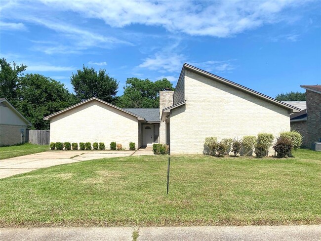 Building Photo - 323 Maybrook Dr