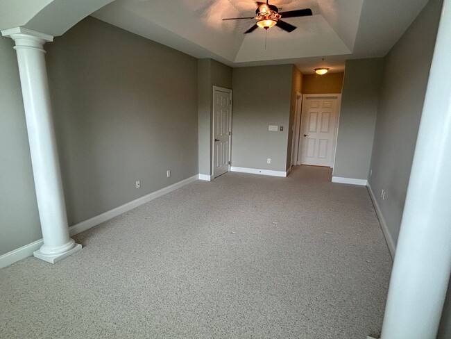 Building Photo - 2 Bedroom | 2 Bathroom Corner Unit Townhom...