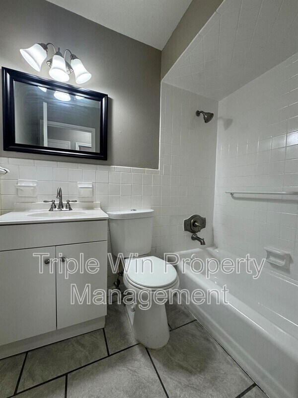 Building Photo - 775 Crabapple Ln