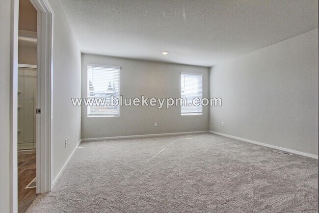 Building Photo - 4 Bed, 2.5 Baths Home in Ridgefield