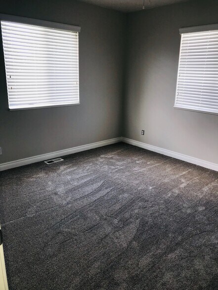 Building Photo - 633 S Teresa St