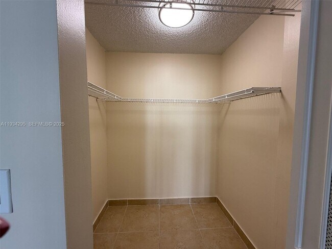 Building Photo - 16919 N Bay Rd