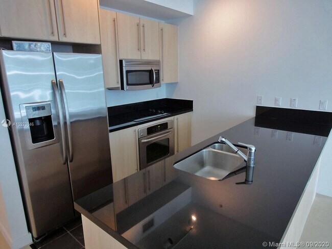 Building Photo - 1111 SW 1 AV 1715-N Miami Fl 33130