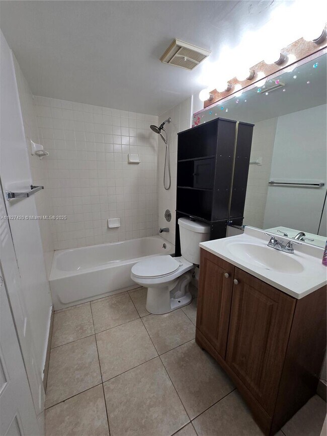 Building Photo - 14170 SW 93rd Ln