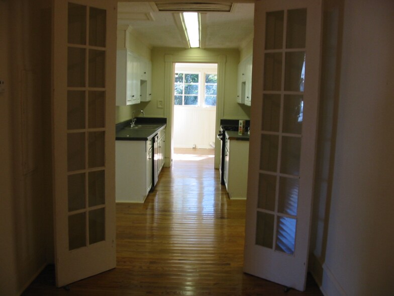 Building Photo - 18 Salbide Ave