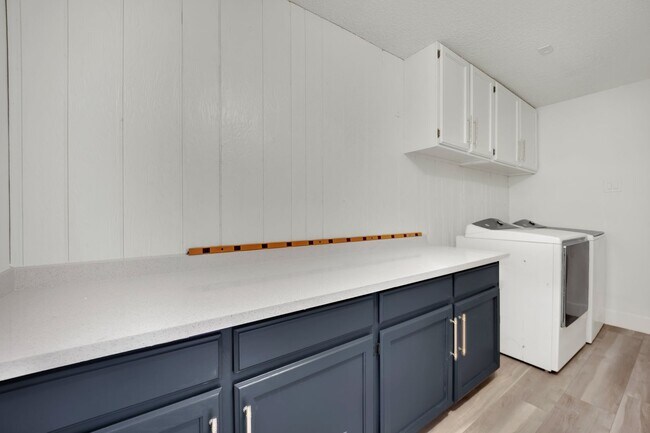 Building Photo - Mid-Century Modern Gem in Historic McNeil ...
