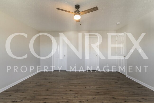 Building Photo - 2111-2112 12 Oaks Dr