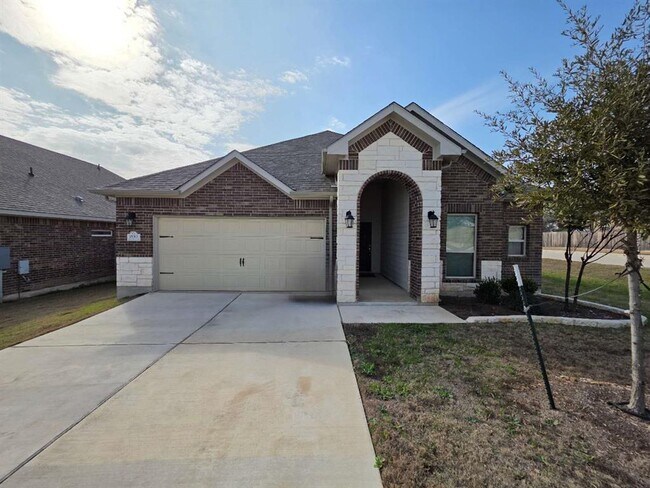 Primary Photo - 200 Scenic Hills Cir