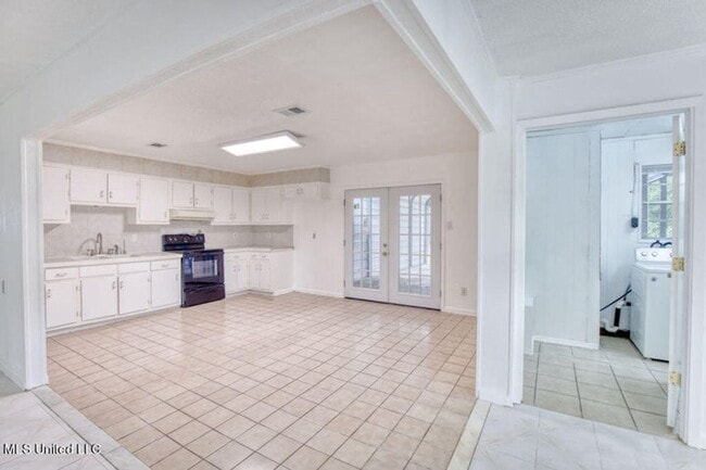 Building Photo - House for Rent