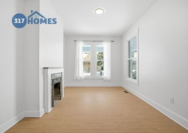 Building Photo - Modern 3 Bedroom Townhome with Skyline Views in Holy Cross