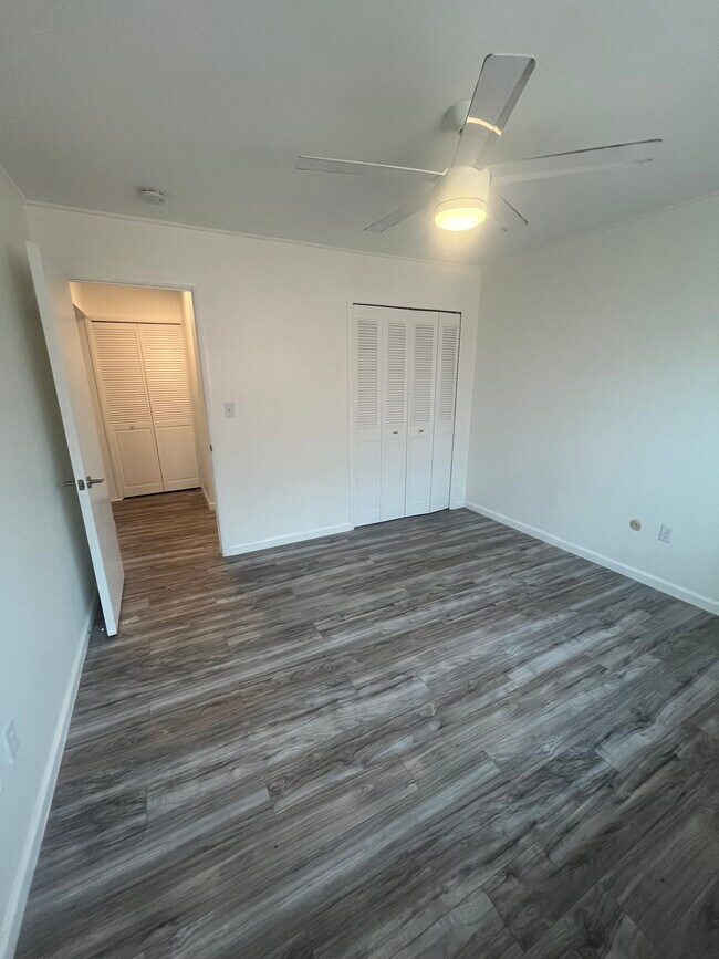 Building Photo - 2655 E Maple Rd