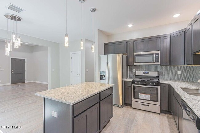 Building Photo - 15153 Method Ave