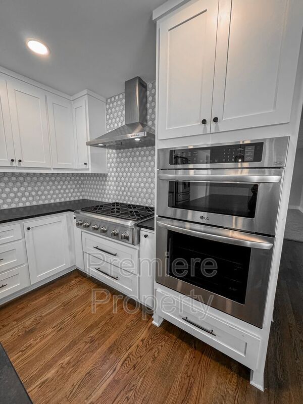 Building Photo - 7301 Mercier St