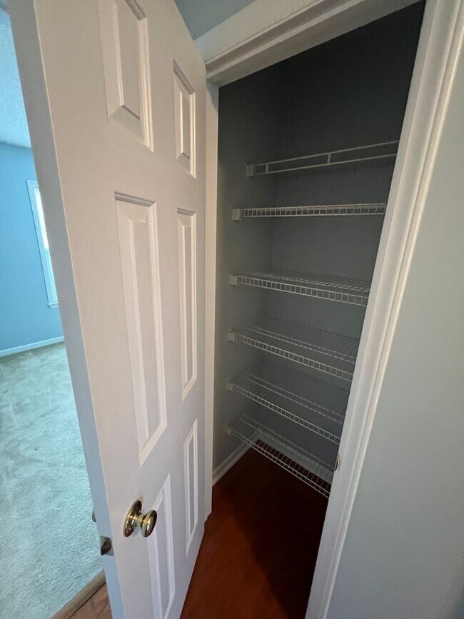 Building Photo - Welcome to this charming 3-bedroom, 2-bathroom home located in the desirable Ogden area of Whitne...