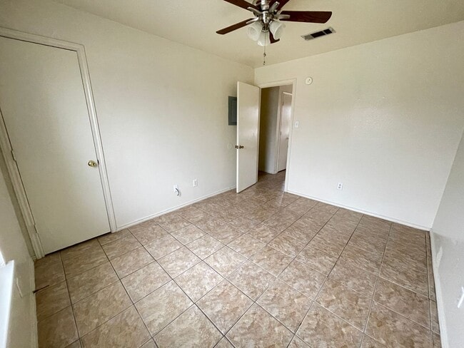 Building Photo - 1504 Windward Dr