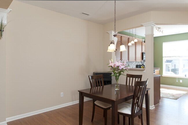 Dining area - 8939 Camden Park Dr