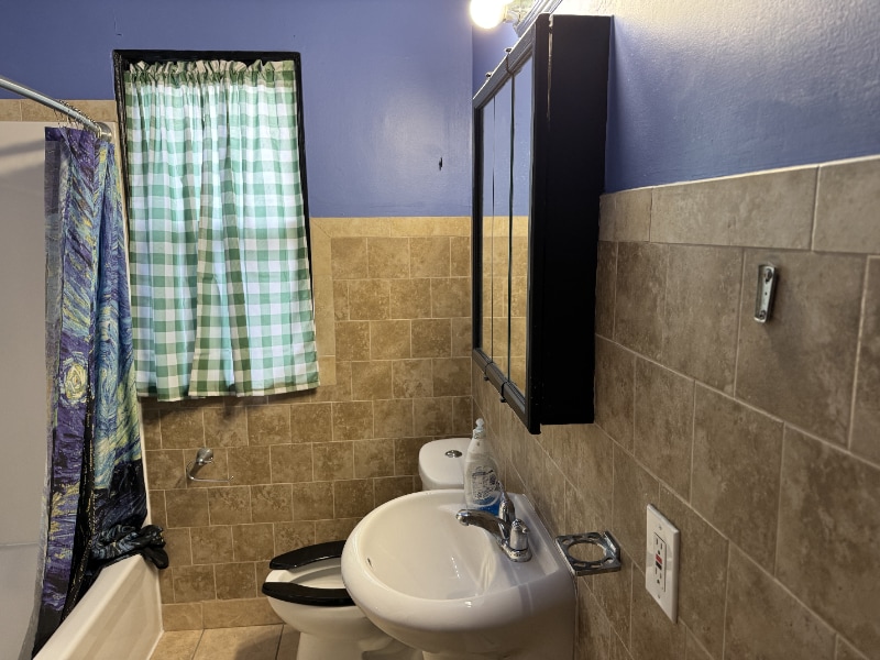 Building Photo - 7012 Kennedy Ave