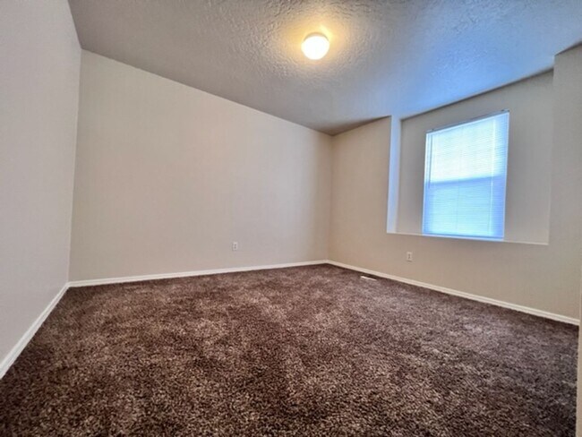 Building Photo - 3137 W Pudu St