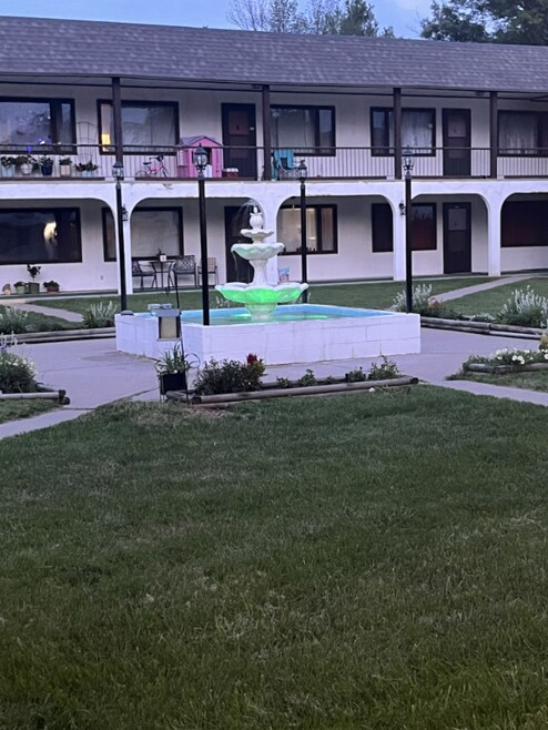 Building Photo - 639 E 10th St