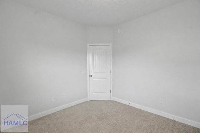 Building Photo - 20 Fuller Wy NE