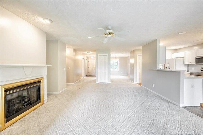 Building Photo - 789 Daphne Ln