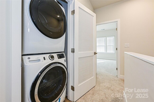 Building Photo - 1470 Samuel St