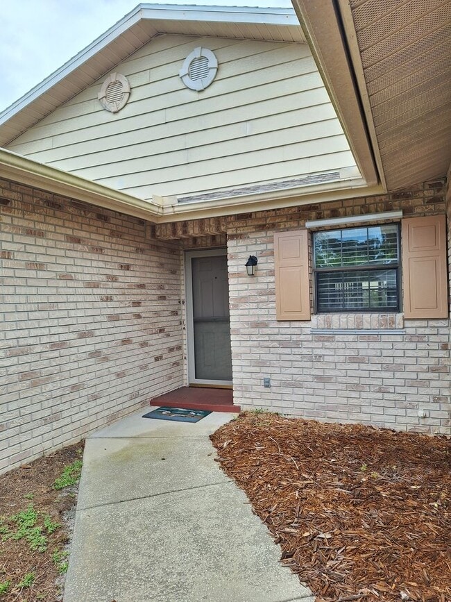 Building Photo - Adorable 2BR 2BA duplex in Shangr La Village