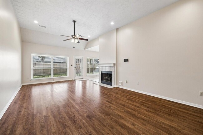 Building Photo - 806 Charles Pl