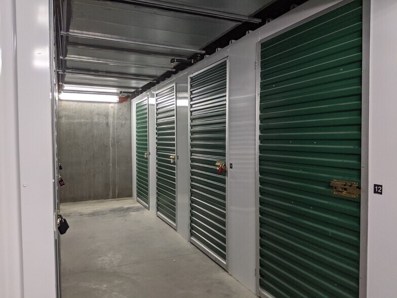 Building Photo - 654 N Virgil Ave