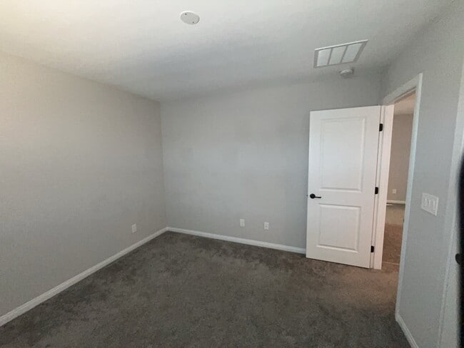 Building Photo - 2122 Bethesda Fountain Rd