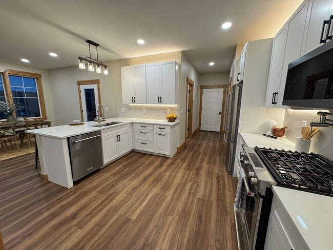 Building Photo - Brand New Private Bella Ridge 4 Bedroom 2.5 Bath Home Near Golf and Lewis & Clark Elementary School