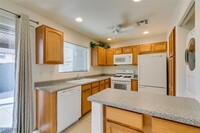 Building Photo - 6180 Meadow View Ln