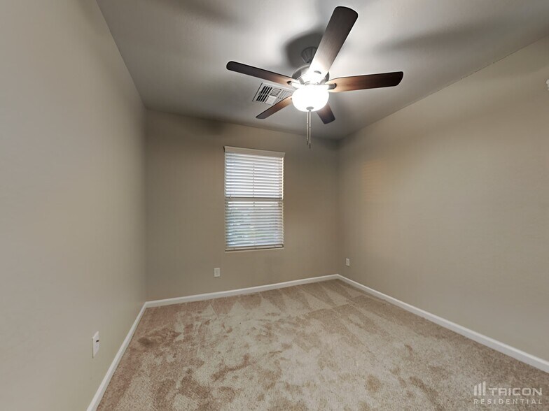 Building Photo - 12555 W Hummingbird Terrace
