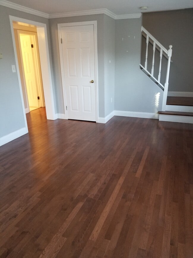 Building Photo - 370 High St