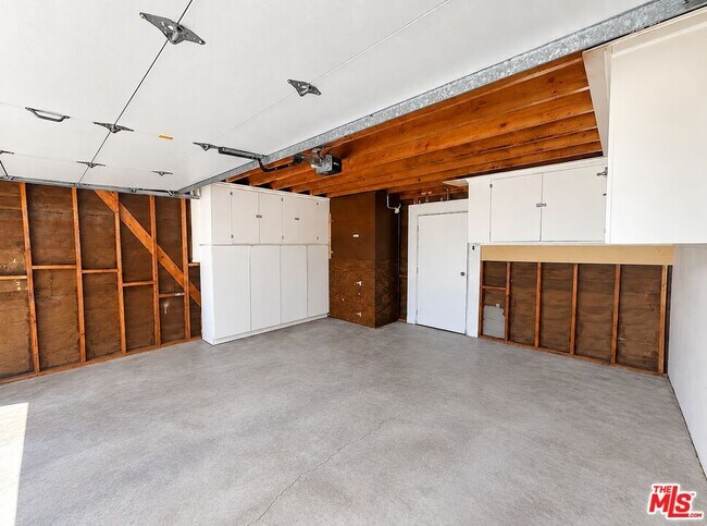 Building Photo - 11735 Valley View Ave