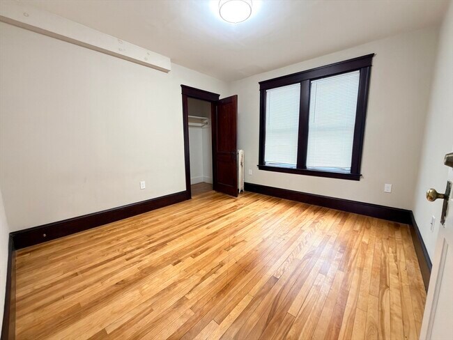 Building Photo - 4 Glade St