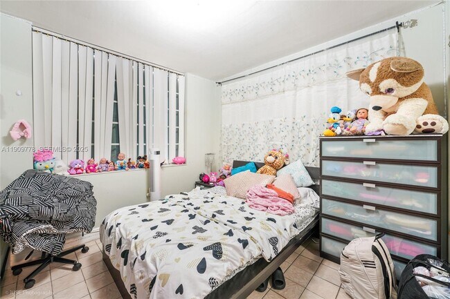 Building Photo - 3900 W 11th Ave