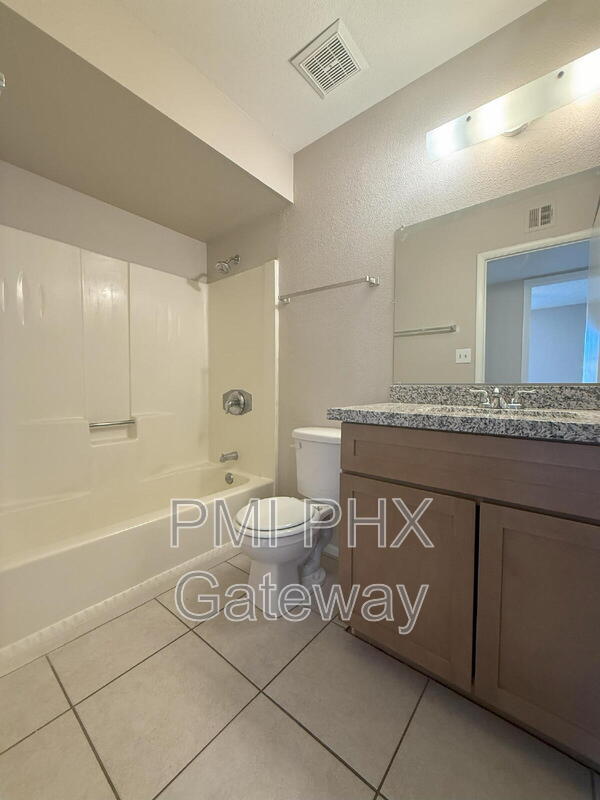 Building Photo - 1623 W Pampa Ave