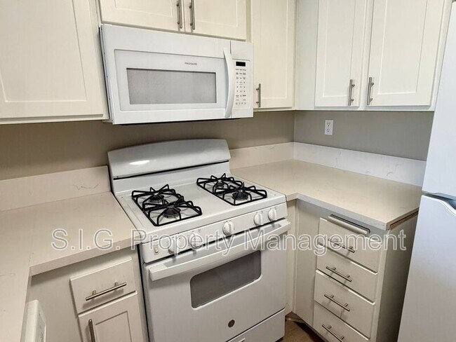Building Photo - 4500 Laurel Canyon Blvd