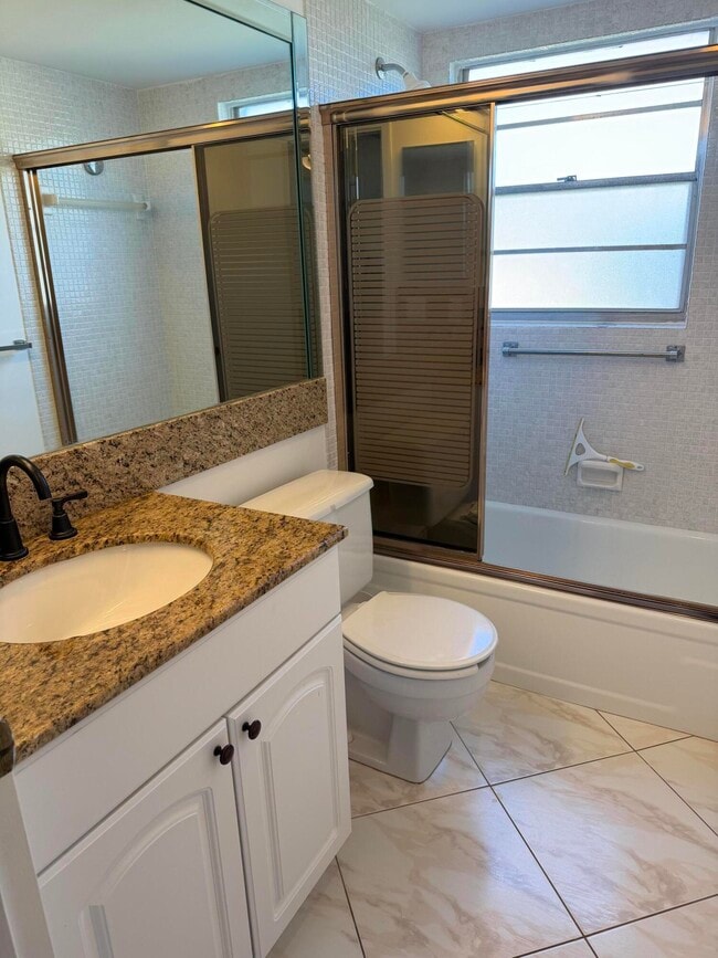 Building Photo - 332 Mansfield G