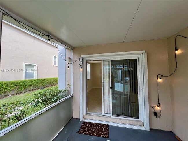 Building Photo - 10560 NW 57th Ct