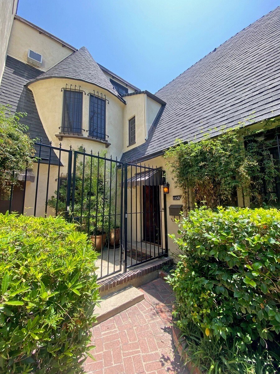 Building Photo - 1150 N Curson Ave