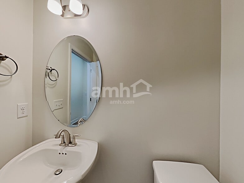 Building Photo - 701 Drema Ct