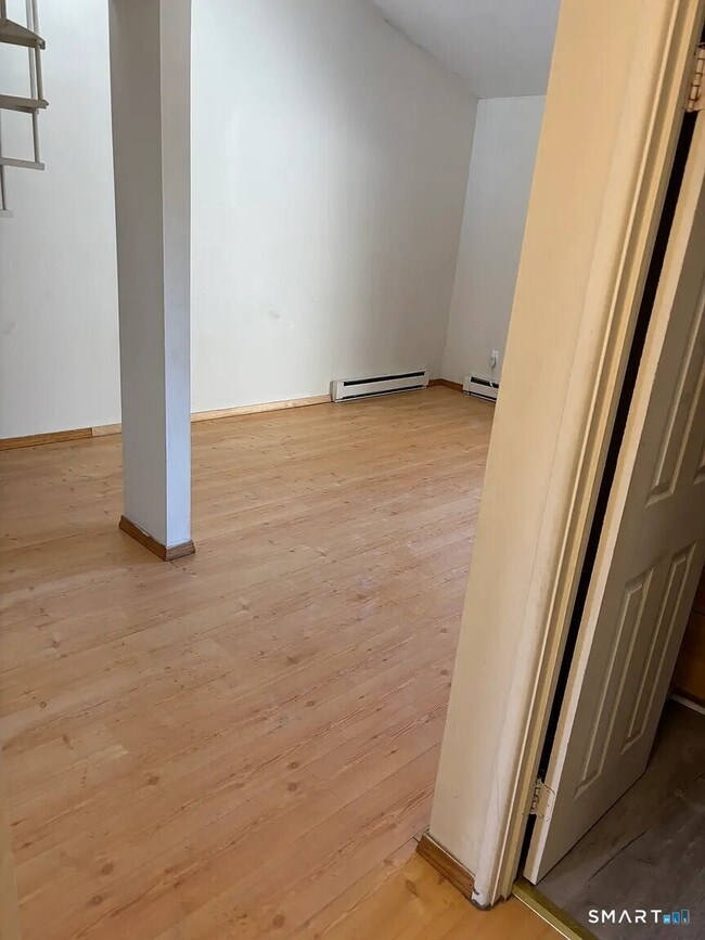 Building Photo - 17 Burgundy Hill Ln