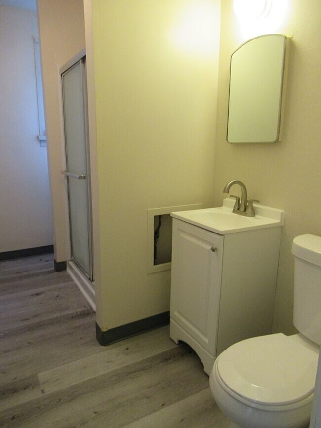 Building Photo - 3 Bedroom 1 Bath 2nd FloorUnit